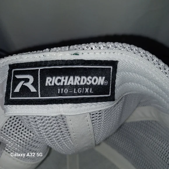 Green and White Mesh Cap - Picture 2 of 9